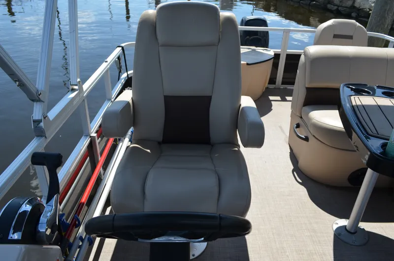 Slide: The Image of Sun Tracker Fishin Barge 20 DLX 2019 - 7452320