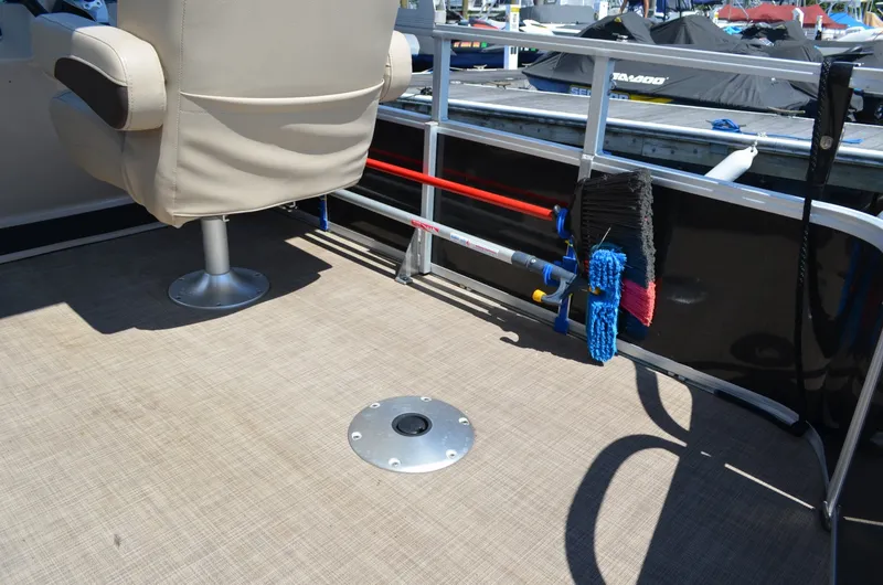 Slide: The Image of Sun Tracker Fishin Barge 20 DLX 2019 - 7452322