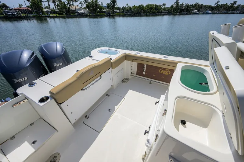 Slide: The Image of NauticStar 28 - Cockpit 2019 NauticStar 28XS - 7649918