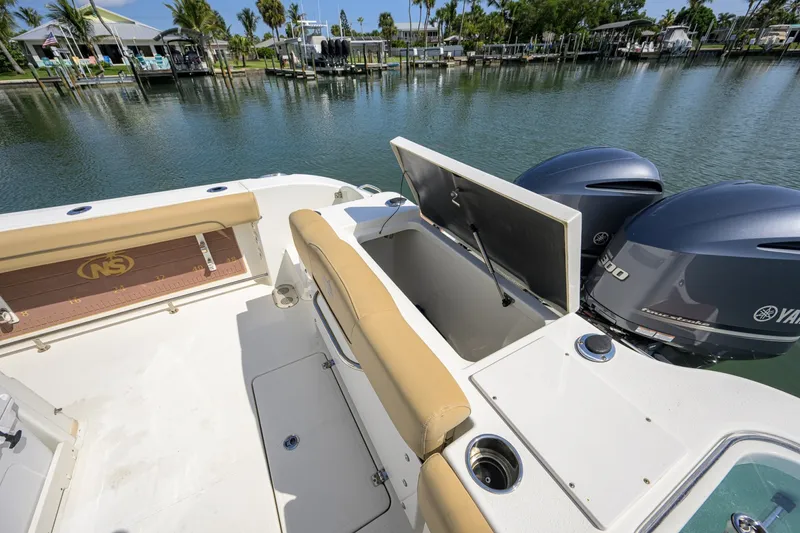 Slide: The Image of NauticStar 28 - Cockpit 2019 NauticStar 28XS - 7452642