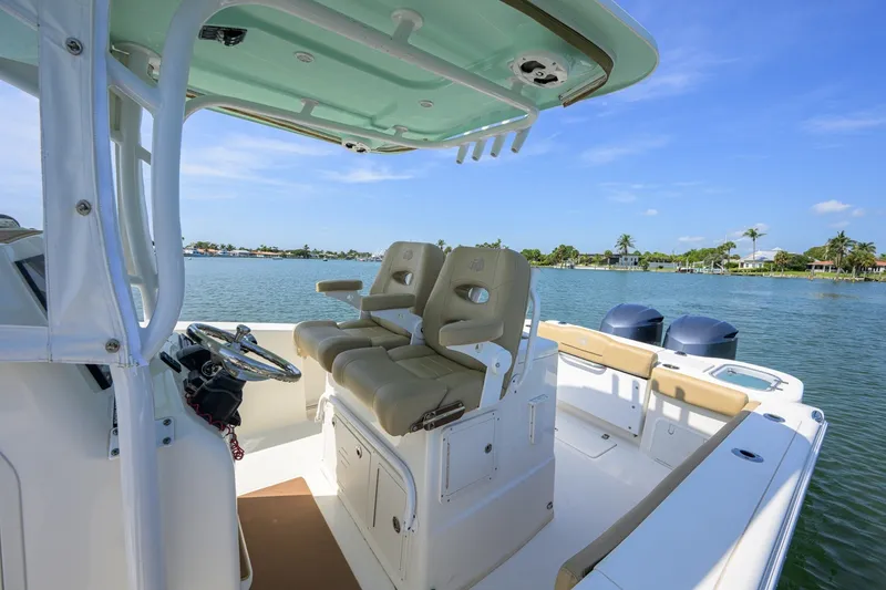 Slide: The Image of NauticStar 28 - Helm 2019 NauticStar 28XS - 7649901