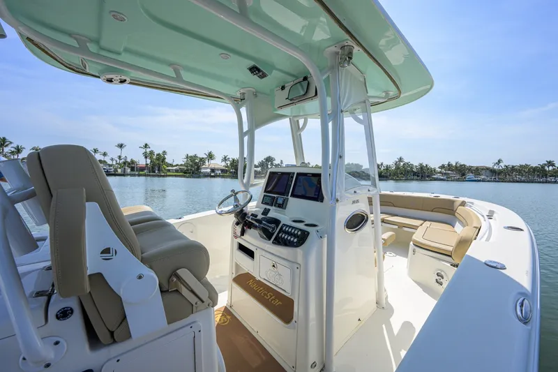 Slide: The Image of NauticStar 28 - Helm 2019 NauticStar 28XS - 7452658
