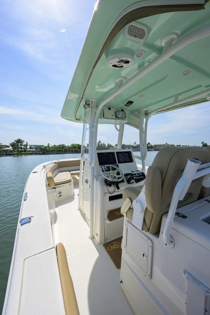 Slide: The Image of NauticStar 28 - Helm 2019 NauticStar 28XS - 7452652