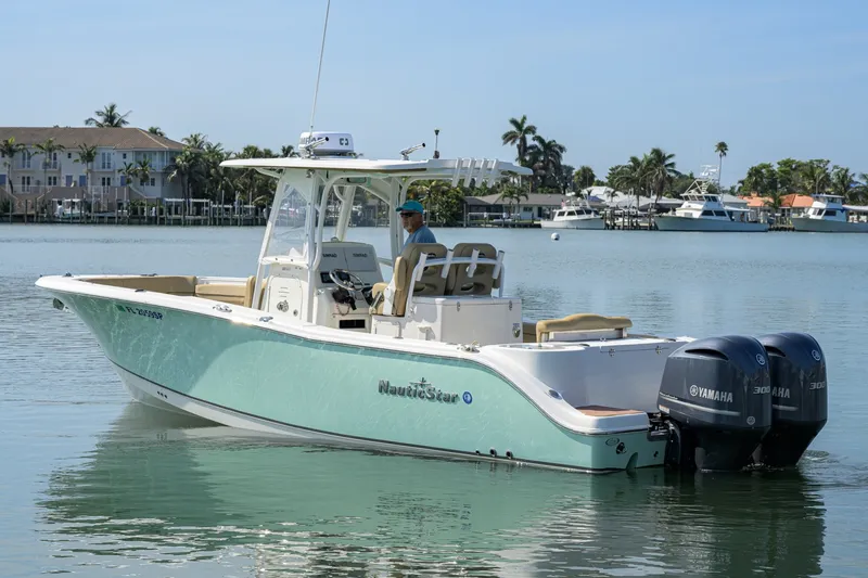 Slide: The Image of NauticStar 28 - Exterior Profile 2019 NauticStar 28XS - 7452686
