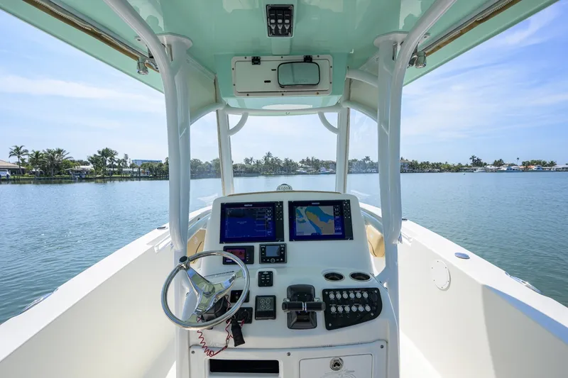 Slide: The Image of NauticStar 28 - Helm 2019 NauticStar 28XS - 7649903