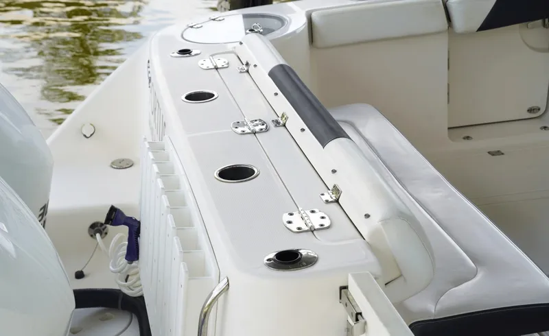 Slide: The Image of Robalo 302 2020 - 7454260