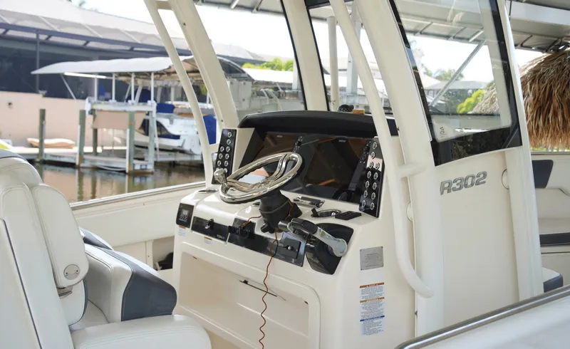 Slide: The Image of Robalo 302 2020 - 7454234