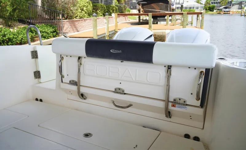 Slide: The Image of Robalo 302 2020 - 7454256