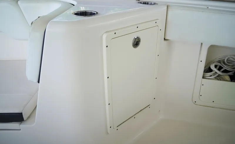 Slide: The Image of Robalo 302 2020 - 7454275