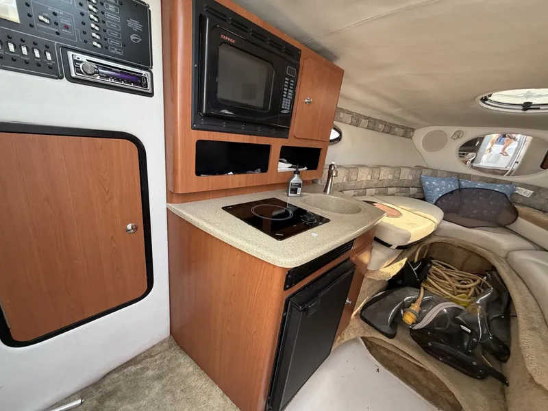 Slide: The Image of Crownline Boats 250 CR 2005 - 7454323