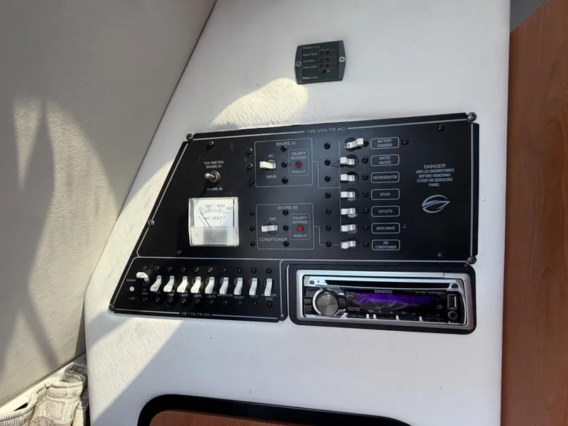 Slide: The Image of Crownline Boats 250 CR 2005 - 7454321