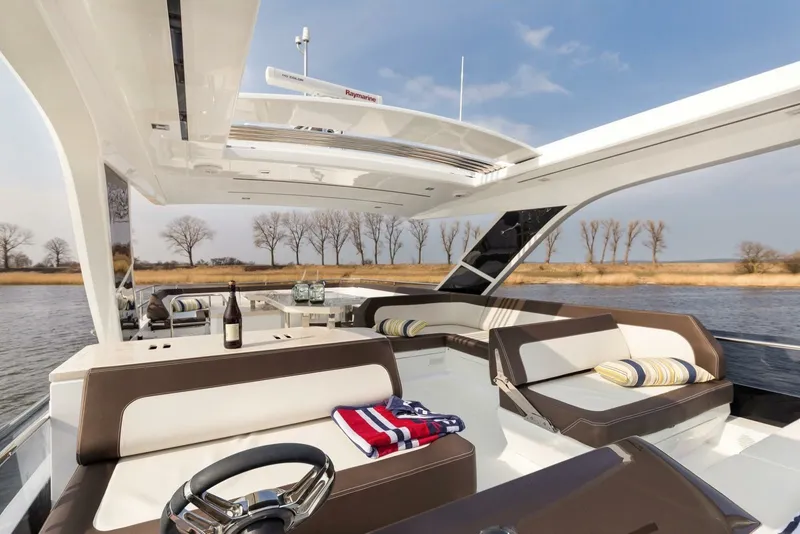 Slide: The Image of Galeon 640 FLY 2024 - 7456286