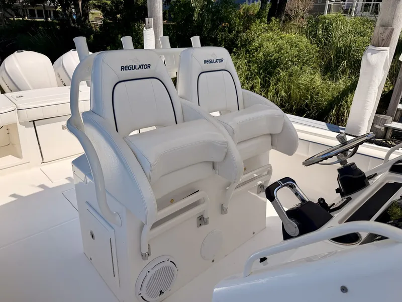 Slide: The Image of Regulator Marine 34CC 2016 - 7457548
