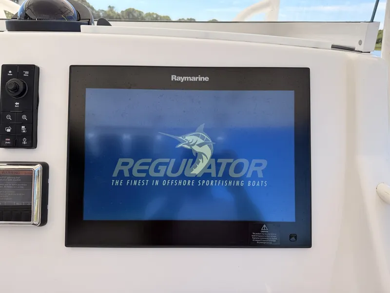 Slide: The Image of Regulator Marine 34CC 2016 - 7457544