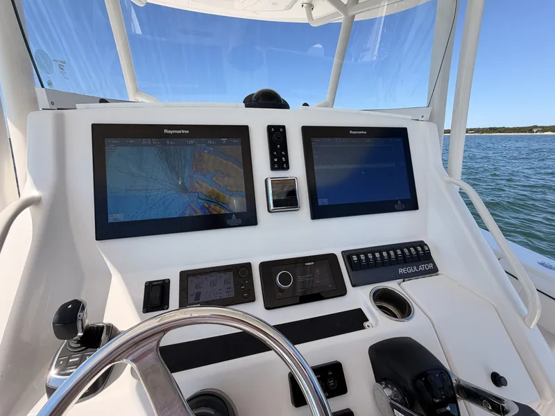 Slide: The Image of Regulator Marine 34CC 2016 - 7457537