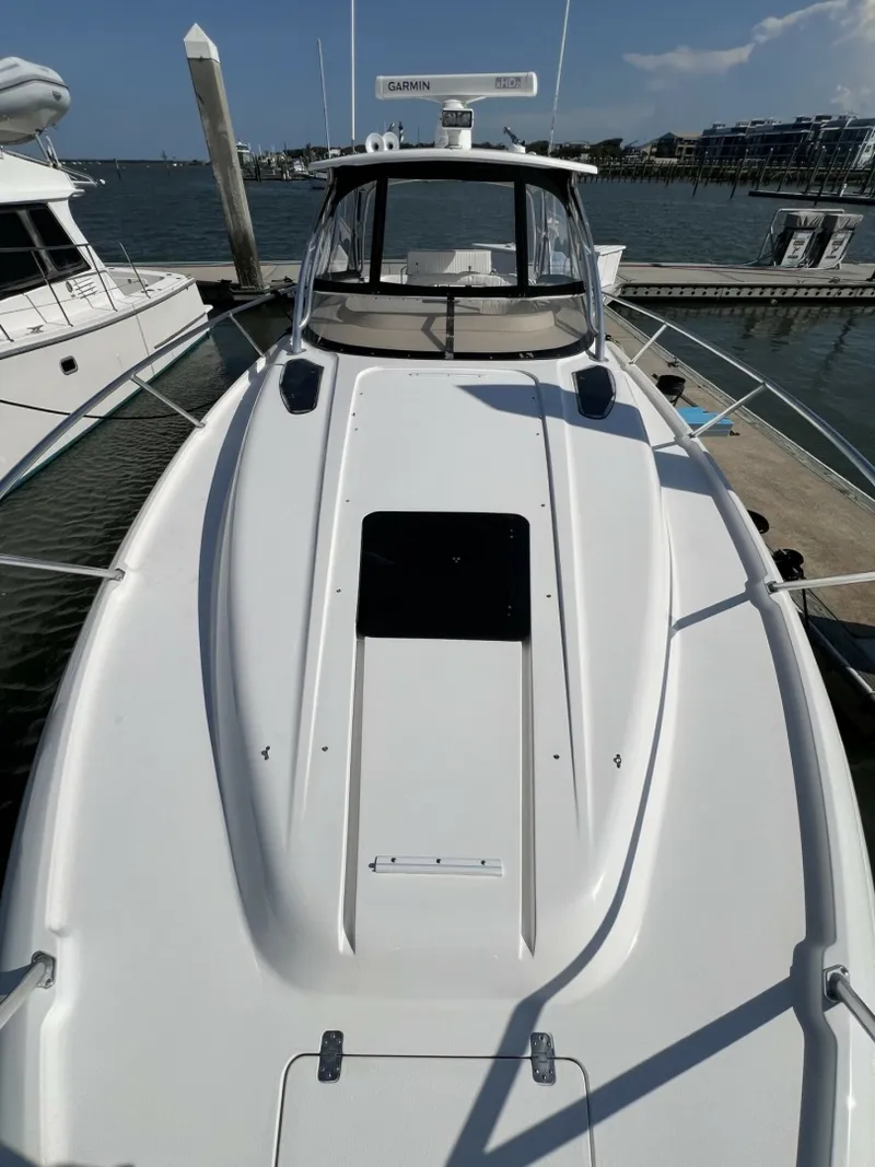 Slide: The Image of Intrepid 37 FINSURE - Exterior Bow 2007 Intrepid 37 FINSURE - 7457370