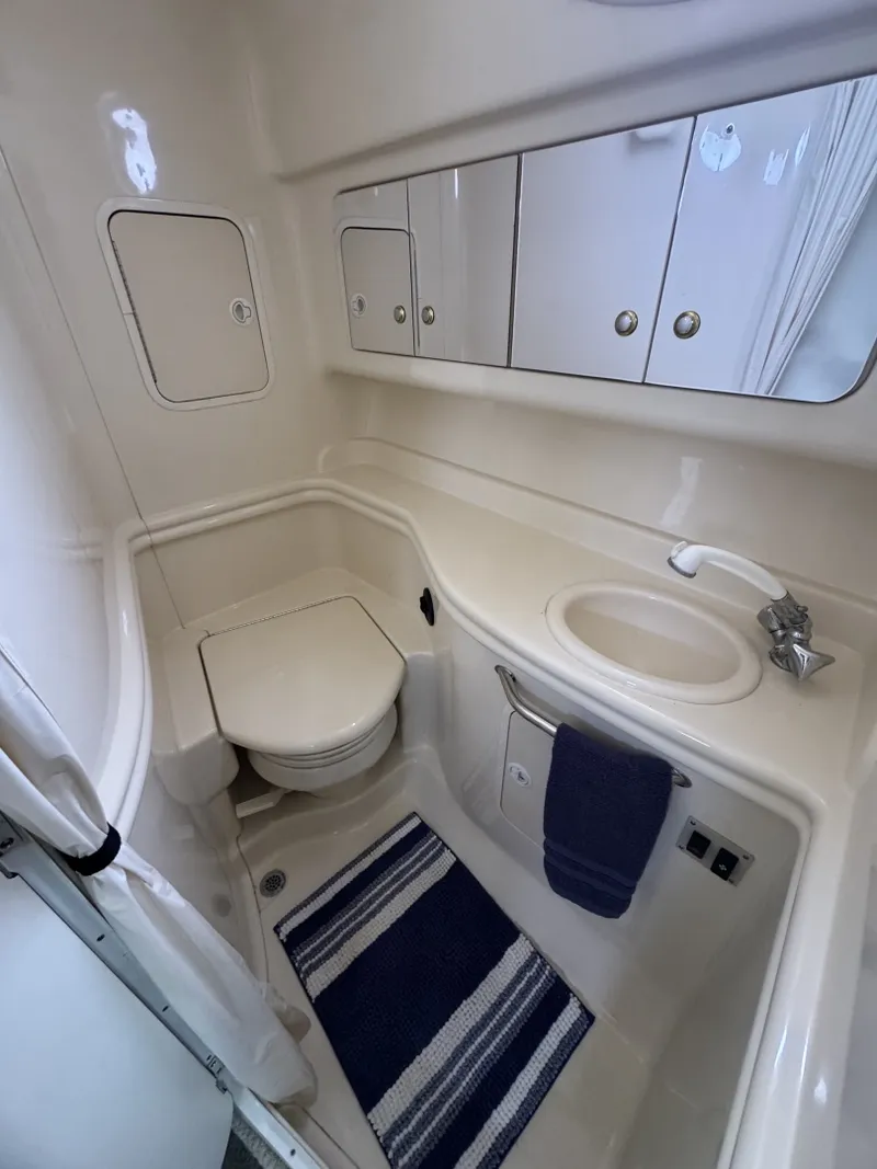 Slide: The Image of Sea Ray 320 Sundancer 2004 - 7457876