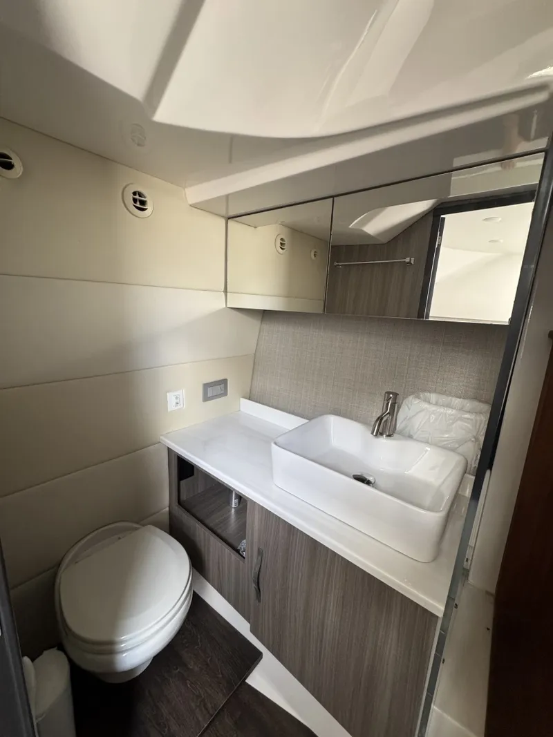 Slide: The Image of Regal 38 SAV 2021 - 7581847