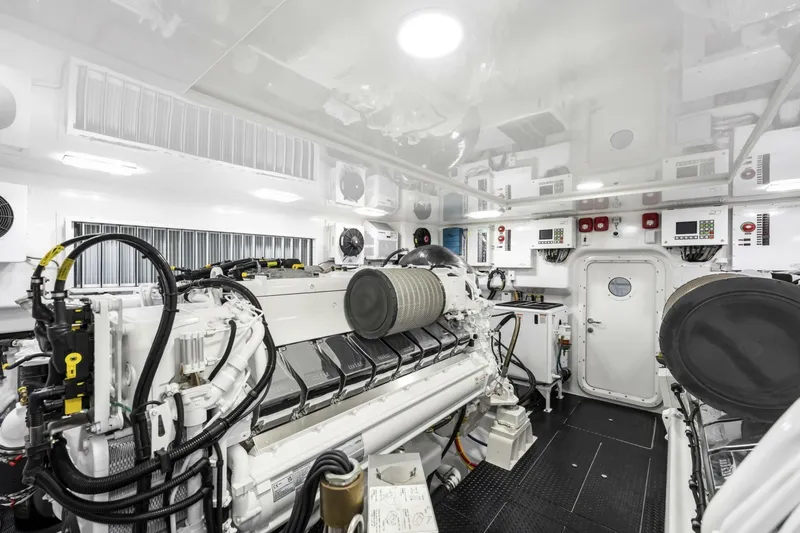Slide: The Image of Viking 82 Enclosed Bridge 2026 - 7461310