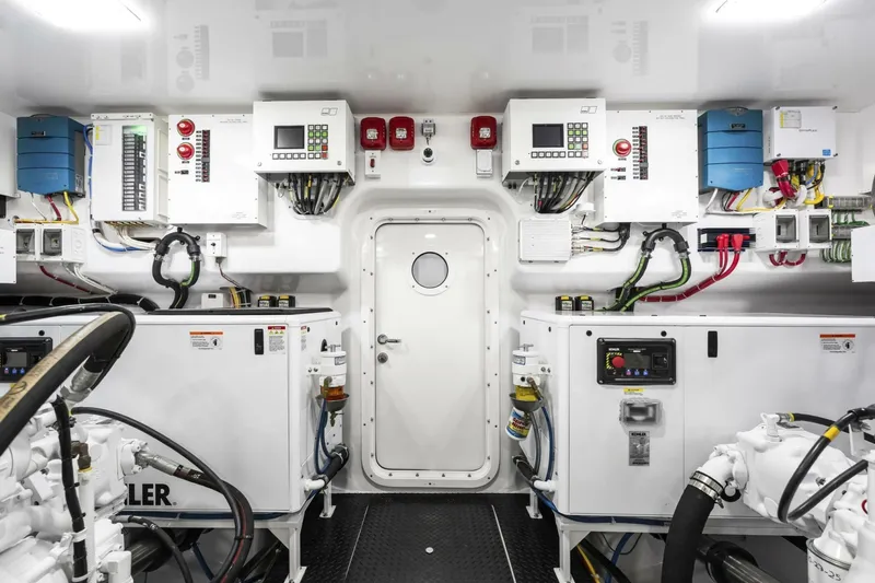 Slide: The Image of Viking 82 Enclosed Bridge 2026 - 7461309