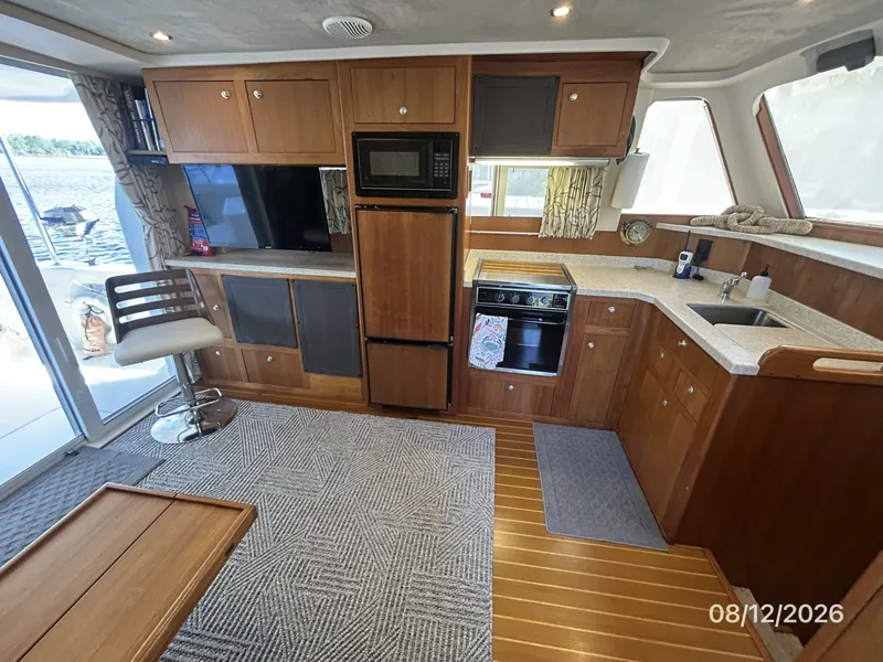 Slide: The Image of 39' Mainship salon port - 7459951