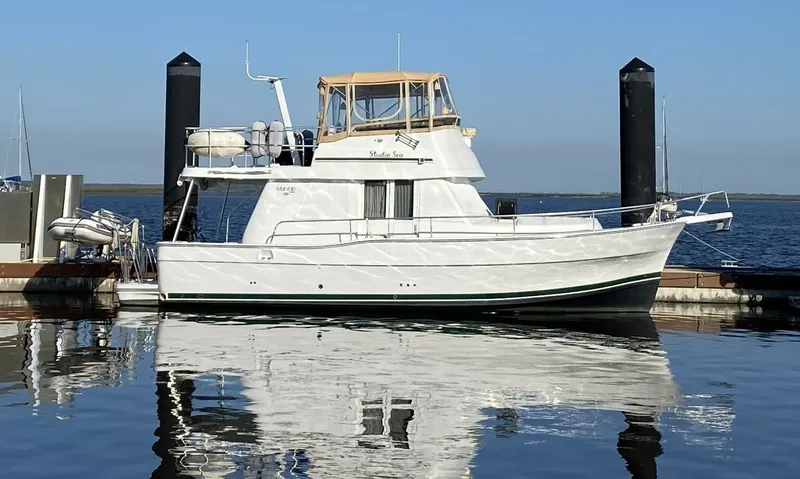 The Image of 39' Mainship starboard profile - 7507290