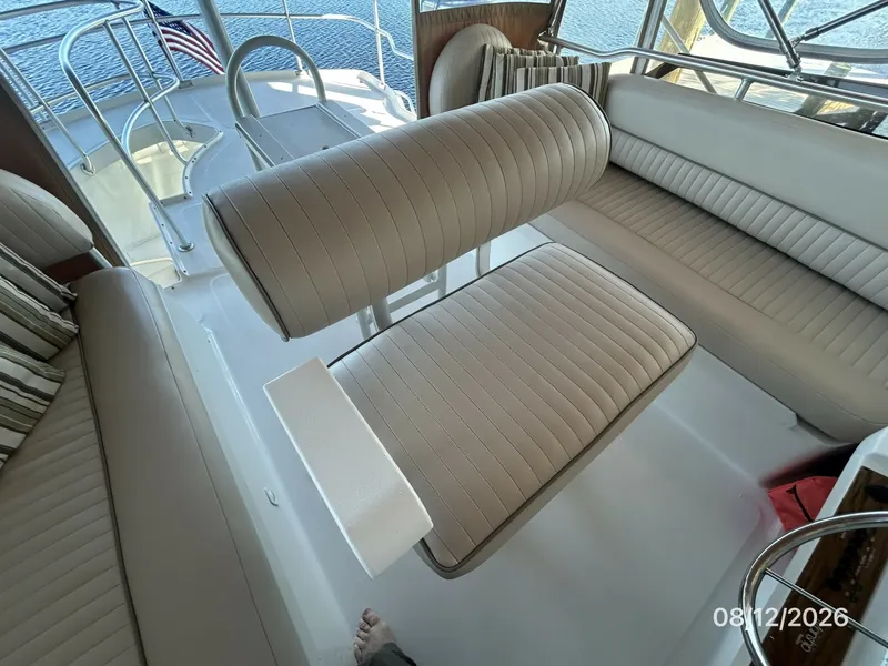 Slide: The Image of 39' Mainship flybridge helmseat - 7459914