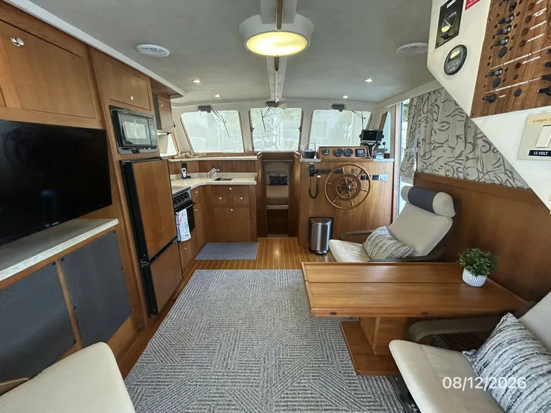 Slide: The Image of 39' Mainship salon forward - 7459949