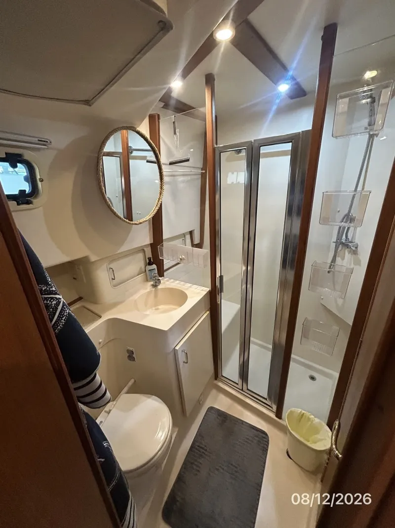 Slide: The Image of 39' Mainship head-shower - 7459932