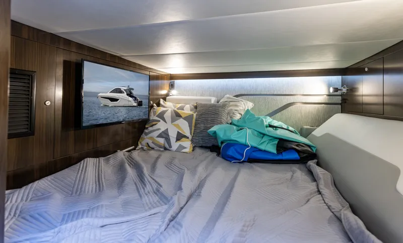 Slide: The Image of Cruisers 42 GLS OB 2021 - 7461150