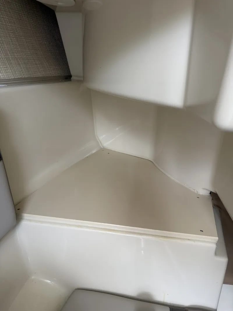 Slide: The Image of Cutwater 24 - Cabin Berth 2022 Cutwater C-24 CW - 7461329
