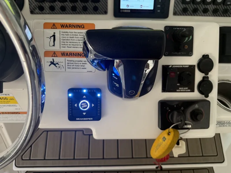 Slide: The Image of Cutwater 24 - Helm 2022 Cutwater C-24 CW - 7685359