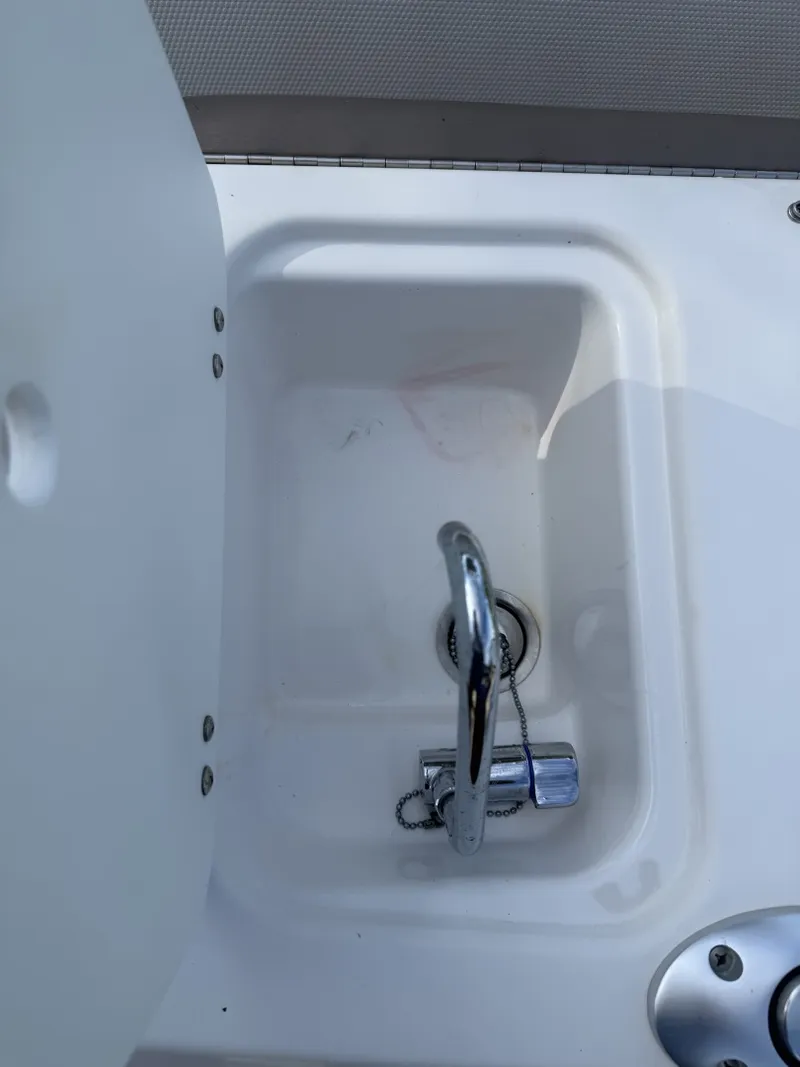 Slide: The Image of Cutwater 24 - Cockpit 2022 Cutwater C-24 CW - 7461406
