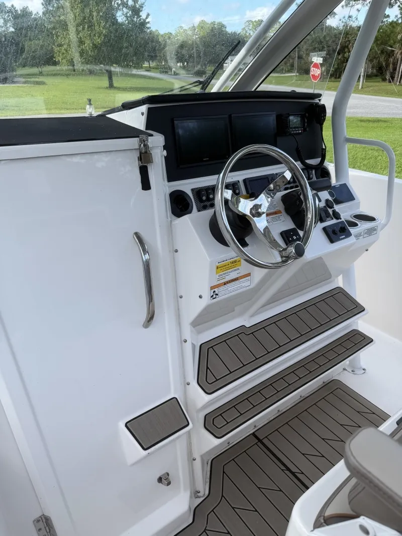 Slide: The Image of Cutwater 24 - Helm & Cabin Entry 2022 Cutwater C-24 CW - 7685364
