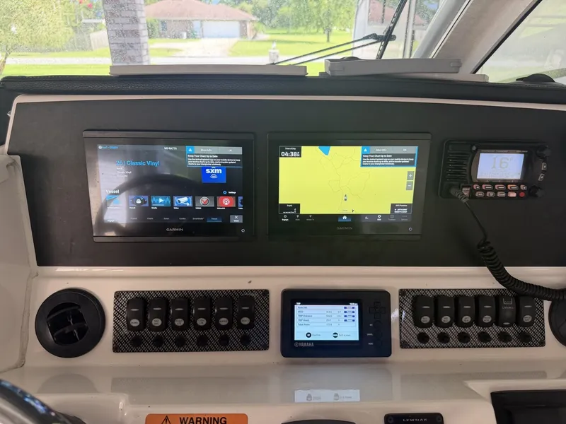 Slide: The Image of Cutwater 24 - Helm 2022 Cutwater C-24 CW - 7685360