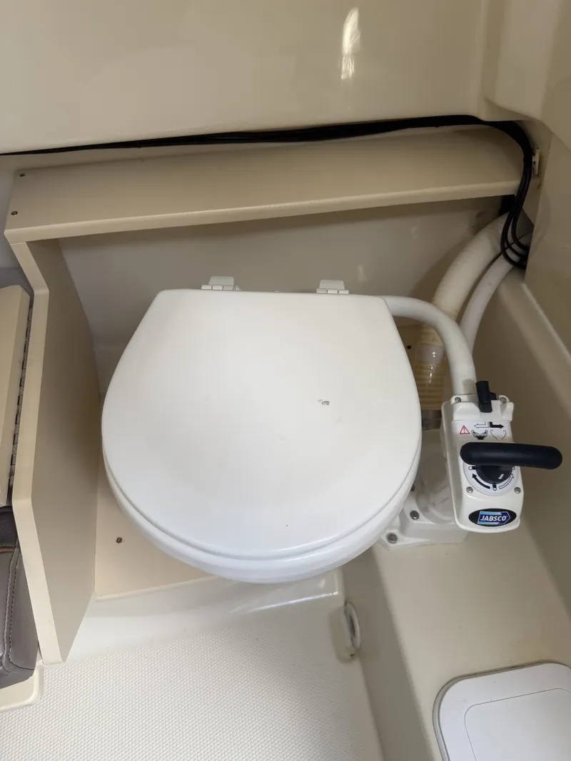 Slide: The Image of Cutwater 24 - Head 2022 Cutwater C-24 CW - 7461396