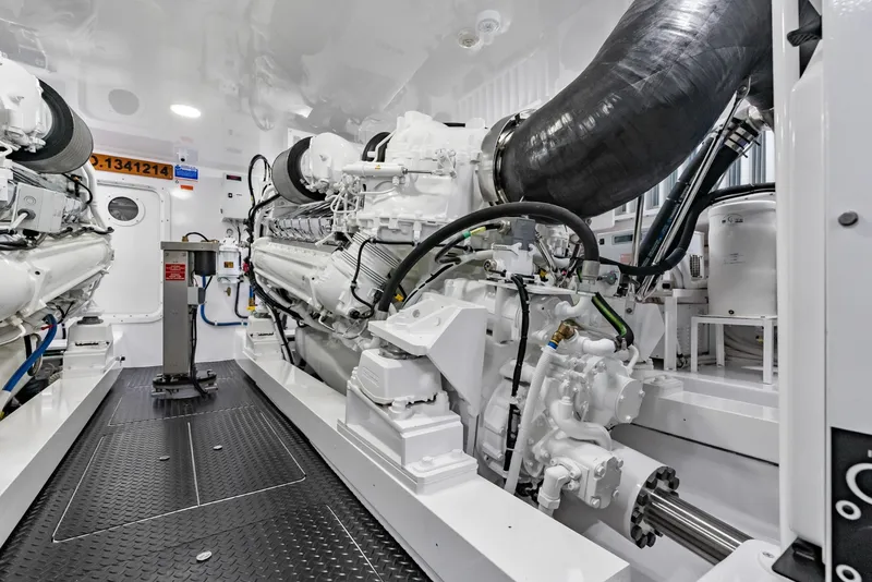 Slide: The Image of Viking 72 Convertible 2024 - 7821524