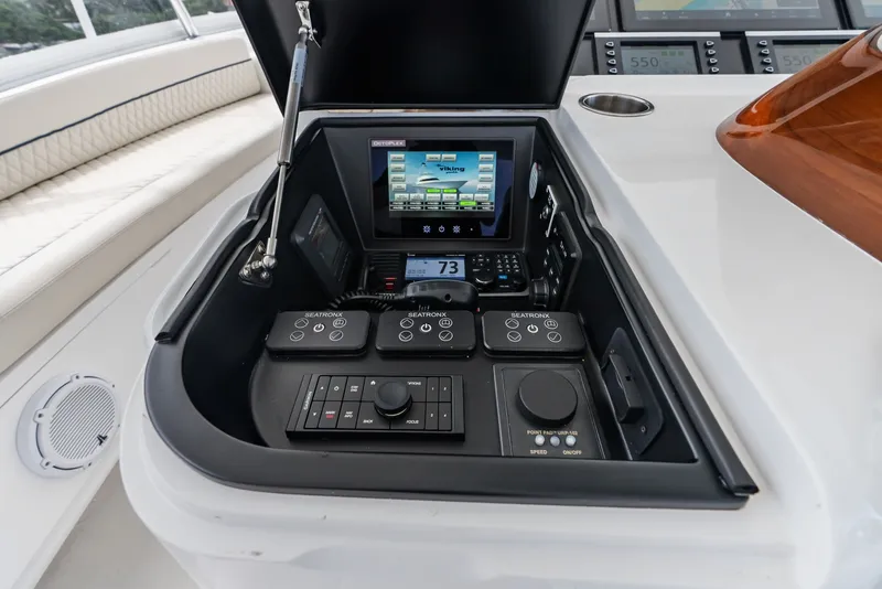 Slide: The Image of Viking 72 Convertible 2024 - 7821430