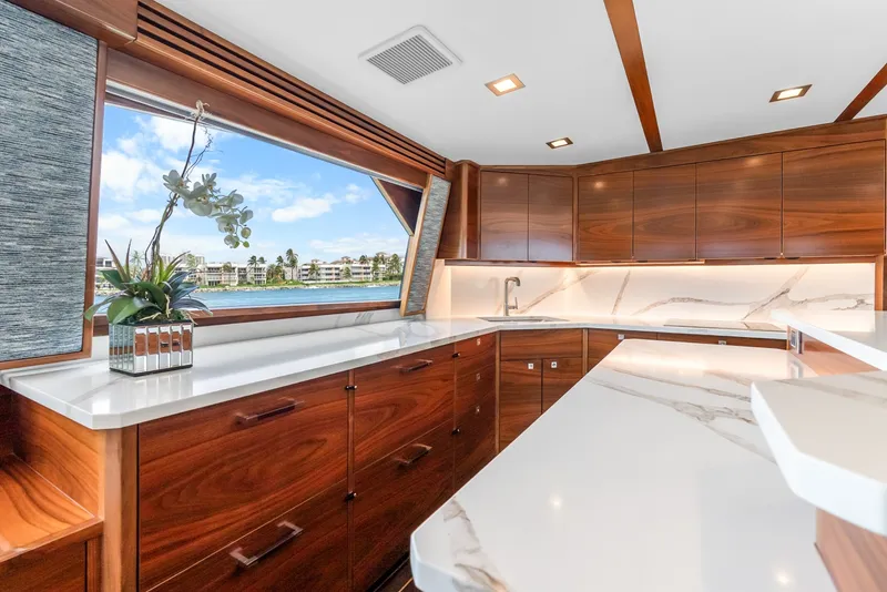 Slide: The Image of Viking 72 Convertible 2024 - 7821506