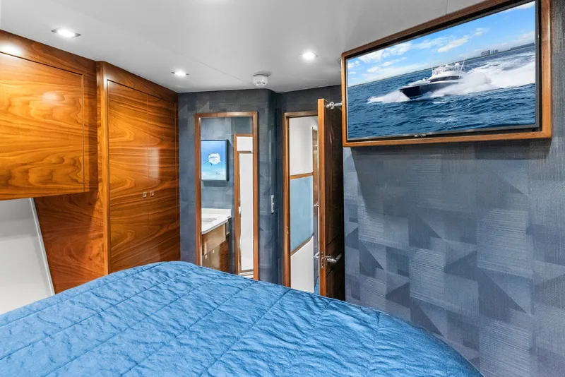 Slide: The Image of Viking 72 Convertible 2024 - 7821485