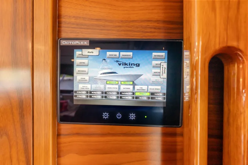 Slide: The Image of Viking 72 Convertible 2024 - 7821449