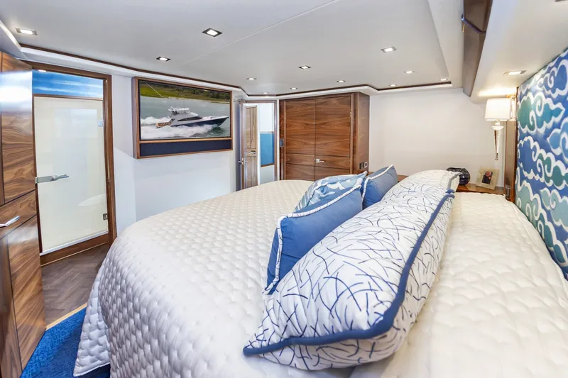Slide: The Image of Viking 72 Convertible 2024 - 7461633