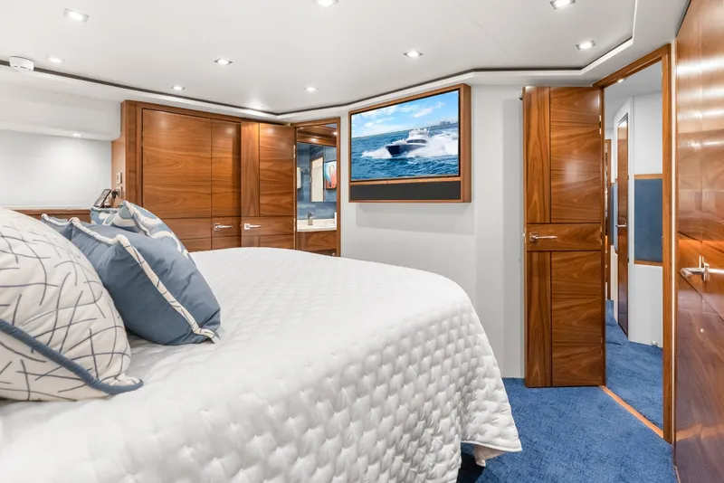 Slide: The Image of Viking 72 Convertible 2024 - 7821458