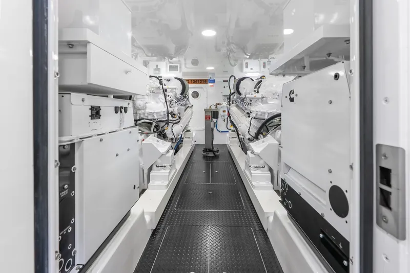 Slide: The Image of Viking 72 Convertible 2024 - 7821521