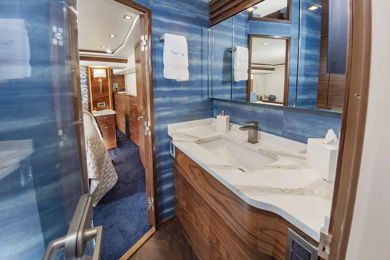 Slide: The Image of Viking 72 Convertible 2024 - 7461645