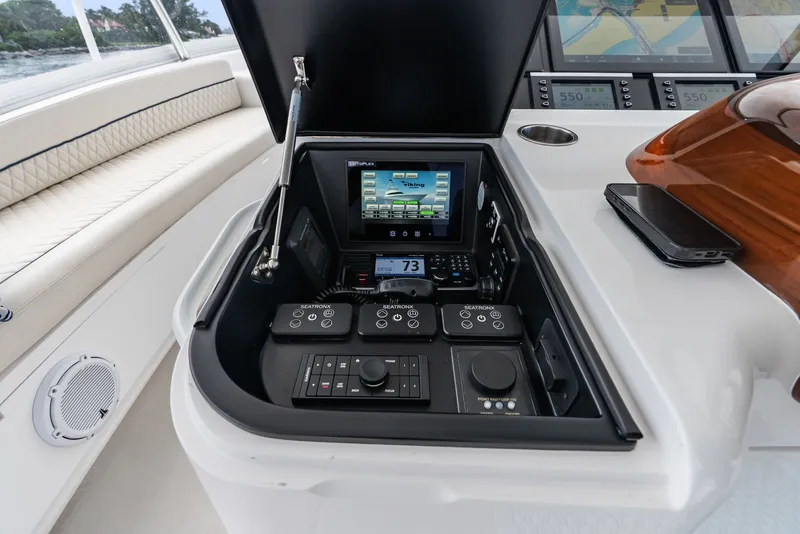 Slide: The Image of Viking 72 Convertible 2024 - 7821436