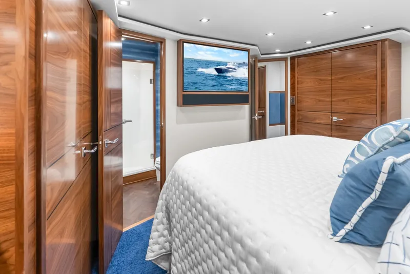 Slide: The Image of Viking 72 Convertible 2024 - 7821459