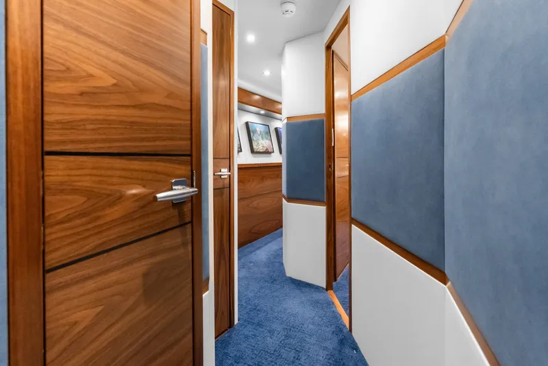 Slide: The Image of Viking 72 Convertible 2024 - 7821484