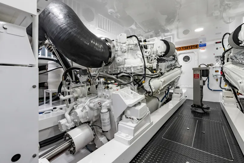 Slide: The Image of Viking 72 Convertible 2024 - 7821522