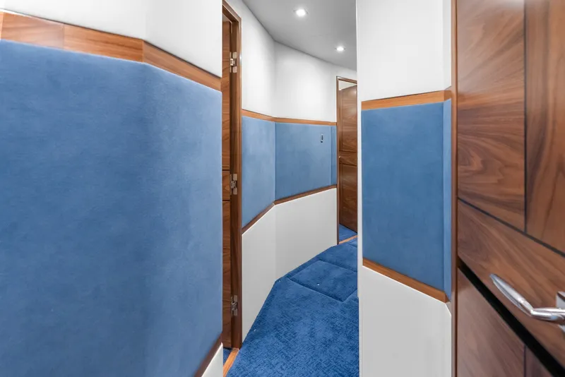 Slide: The Image of Viking 72 Convertible 2024 - 7821454